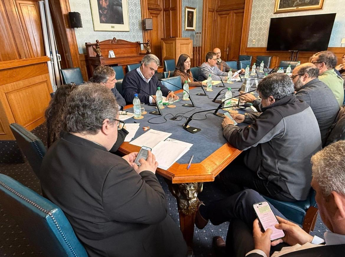 Reunión de autoridades de Federación Rural con la Comisión de Ganadería del Senado para analizar la adquisición de inmuebles rurales por sujetos extranjeros